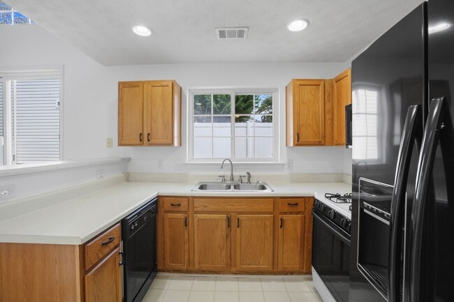 Building Photo - 308 W Oaks Trail