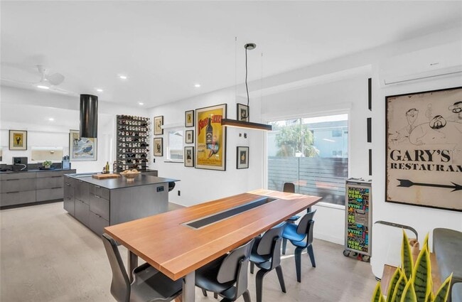 Building Photo - 747 2nd St N