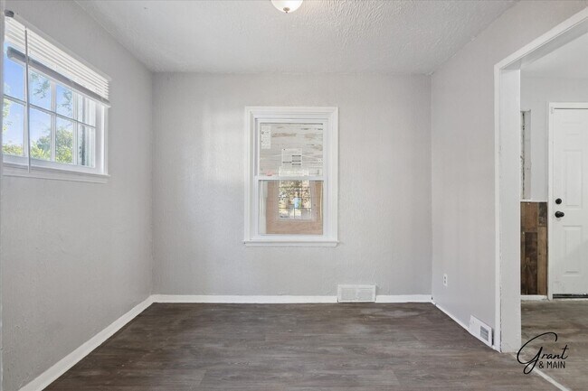 Building Photo - 18330/18332 Kelly Rd - Naama Cohen