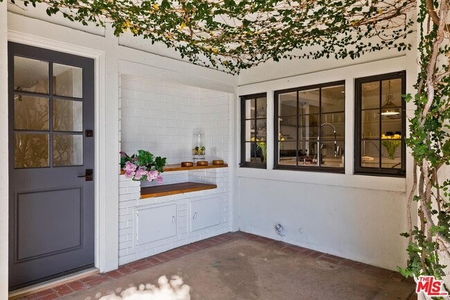 Building Photo - 1075 Wallace Ridge