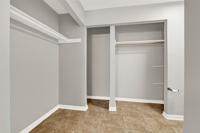 Building Photo - 6507 New World Dr