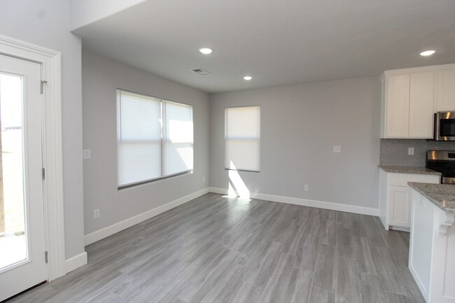 Building Photo - 1045 Autumn Royal Ave