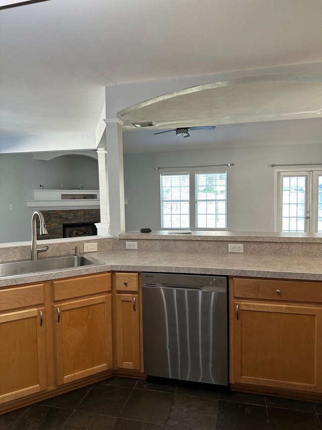 Building Photo - Gorgeous Deerfield Plantation 4 Bed 2.5 Ba...