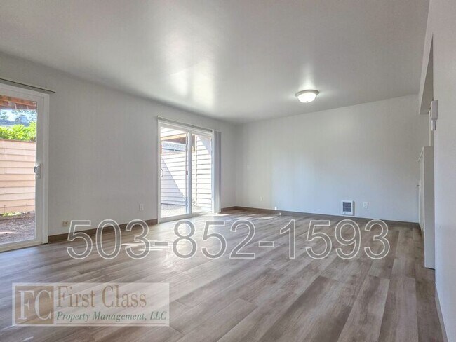 Building Photo - 8500 SW Canyon Dr