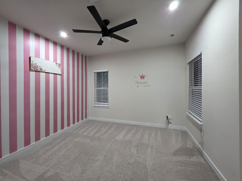 bed room 2 - 9773 Oaklawn Blvd NW