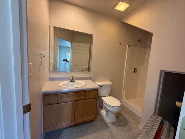 Building Photo - 913 Cardinal Dr
