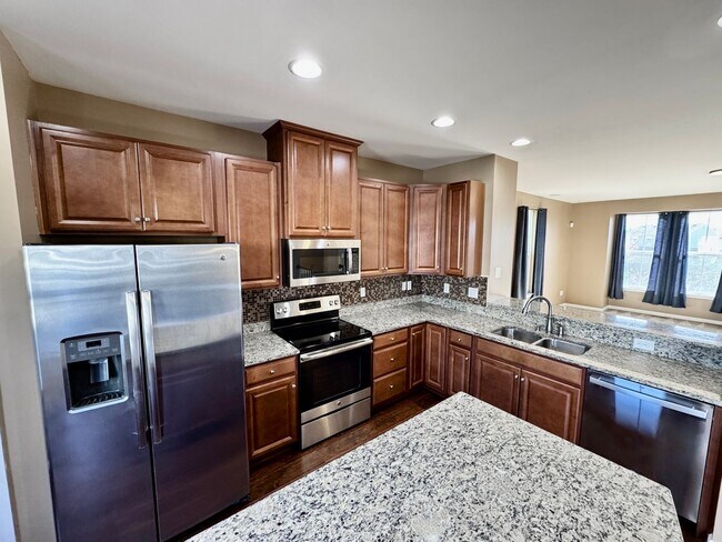 Building Photo - Available 07-08-26! Townhouse w/Garage - Pet Friendly - All Appliances Convey!