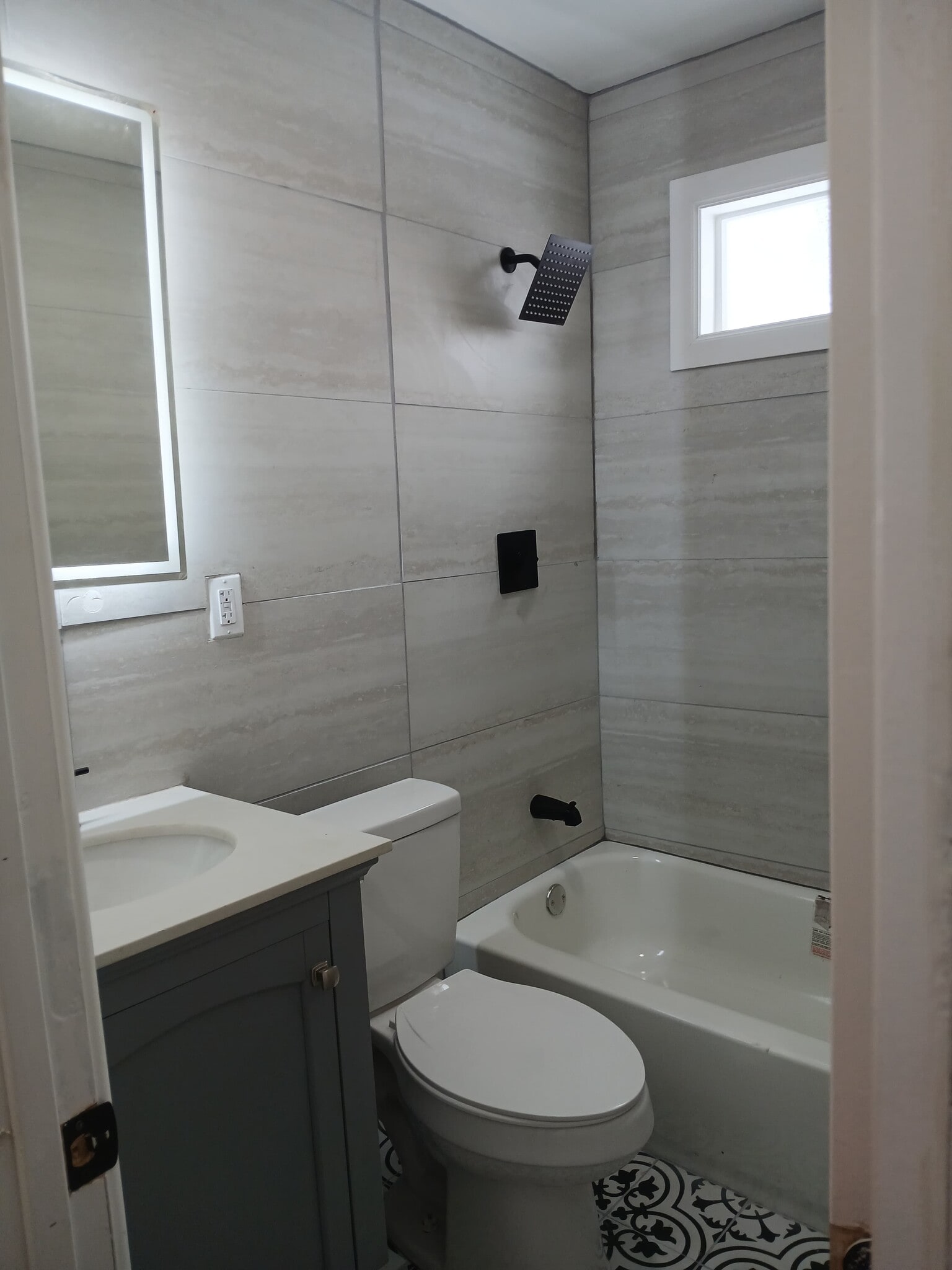 Building Photo - 2128 Vermont St