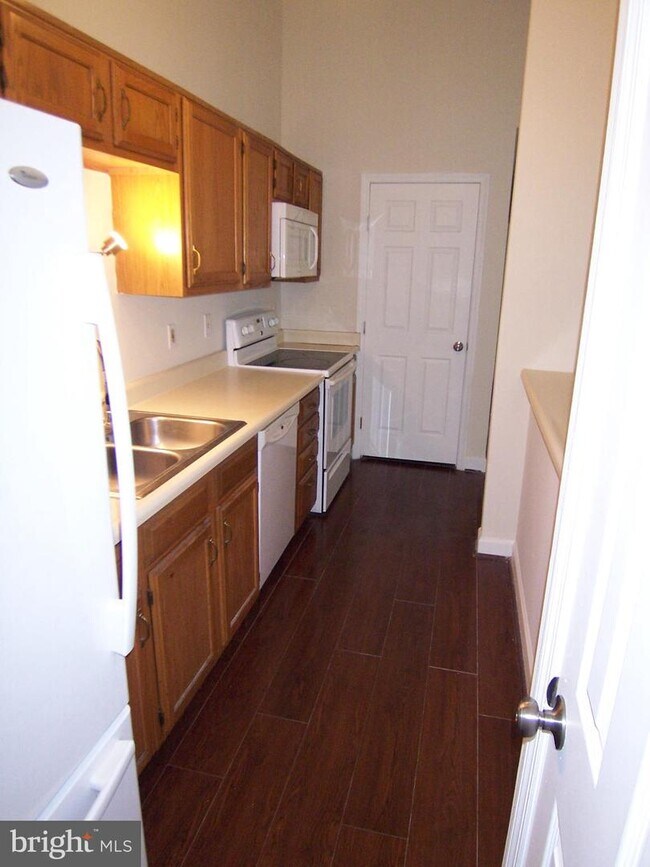 Building Photo - 905 Woodbridge Ct