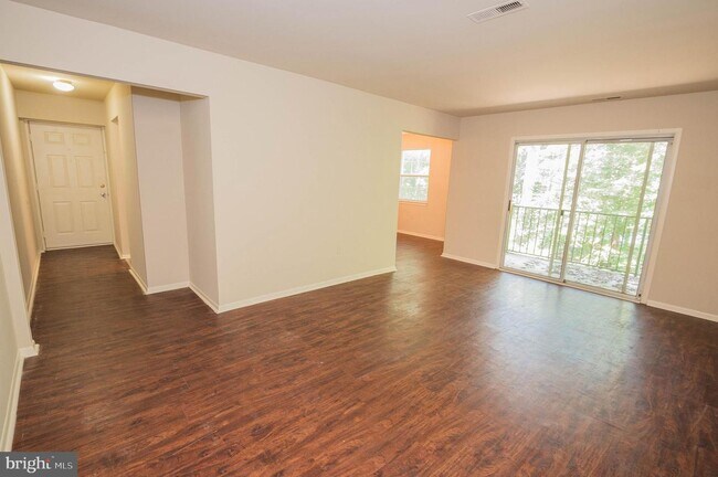 Building Photo - 800 College Ln