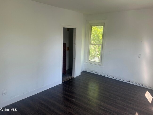 Building Photo - 44 Montcalm St