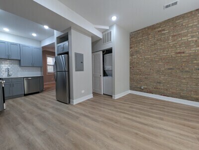 Building Photo - 421 W Belden