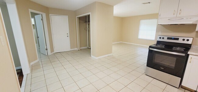 Building Photo - 5889 Cypress Cir