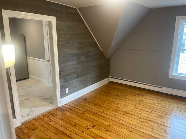 Building Photo - 13 Broad St