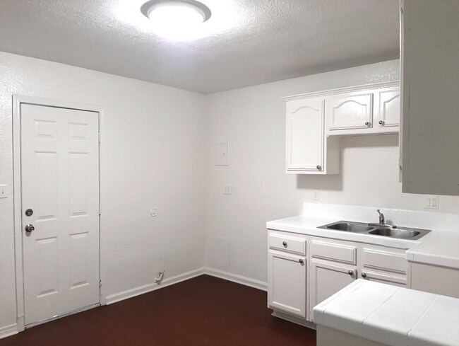 Building Photo - 734-736 E 80th