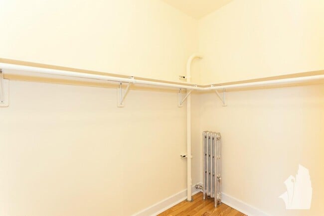 Building Photo - 2536 N Sawyer Ave