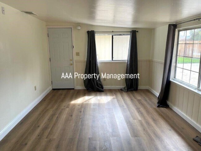 Building Photo - Pleasant HIll 3 bedroom 2 bath Great locat...