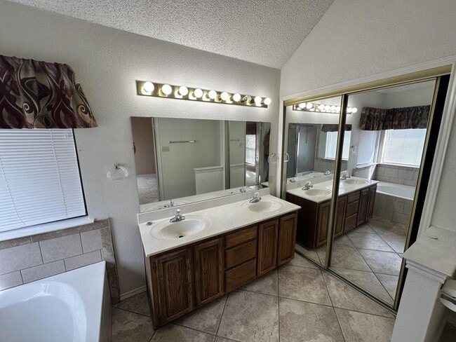 Building Photo - 4 Bed/ 2 Bath in Harker Heights TX