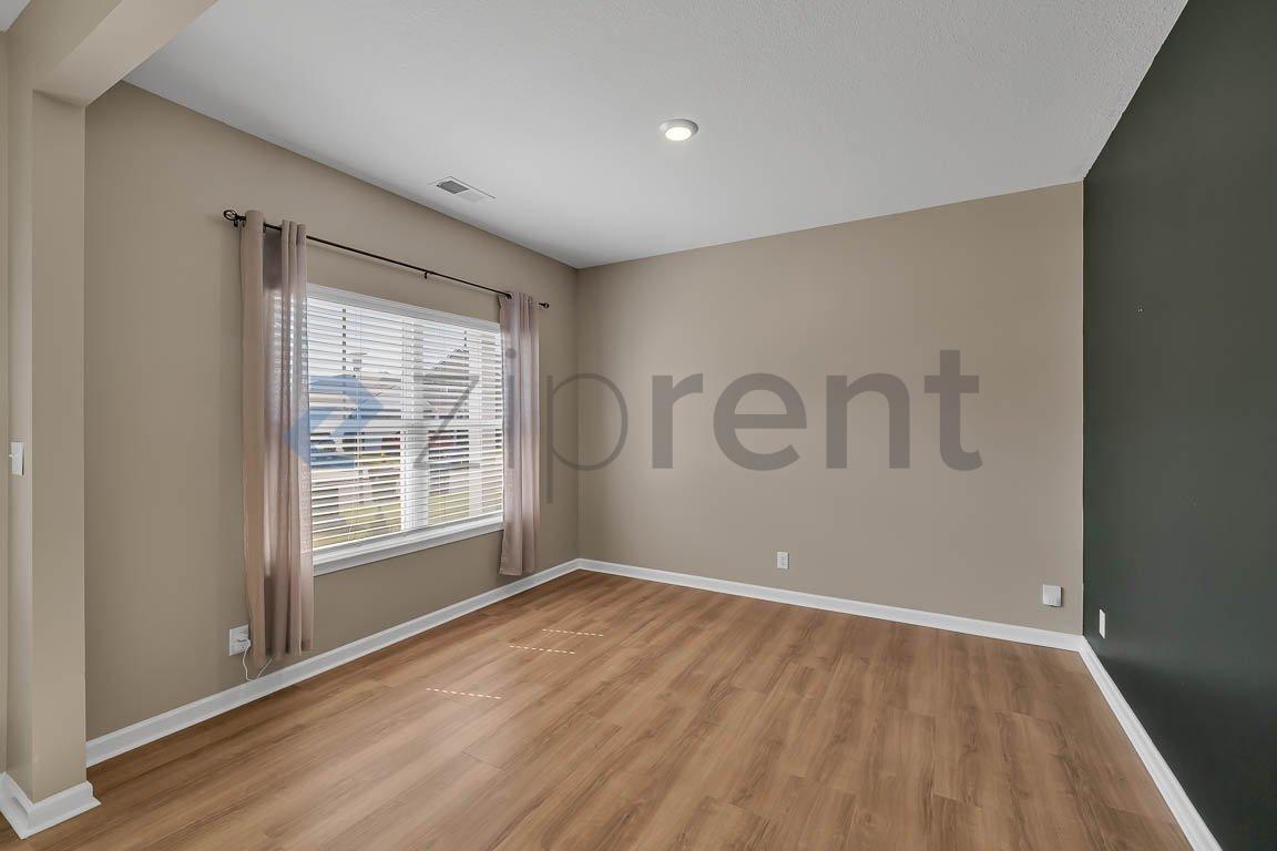 Building Photo - Unit