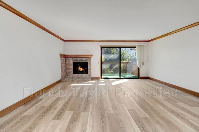 Building Photo - 8840 Villa La Jolla Dr