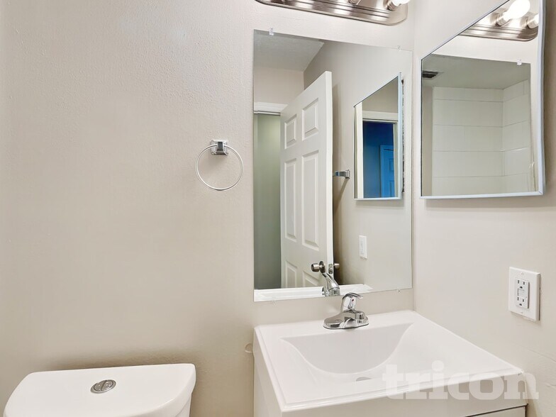 Building Photo - 216 Cobalt Dr