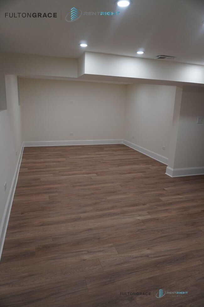 Building Photo - 5 bedroom in Chicago IL 60625