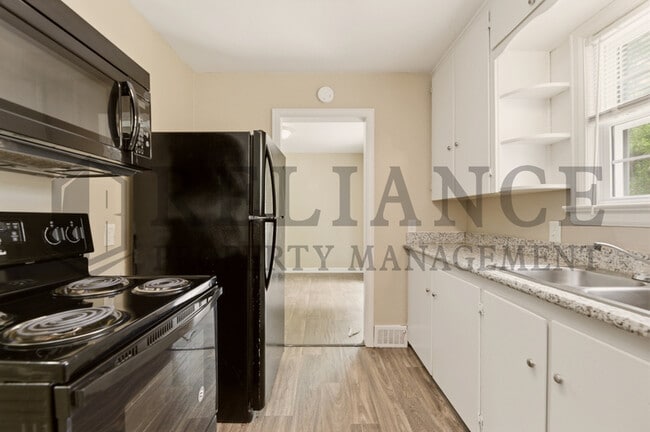 Building Photo - 571 S Roosevelt St