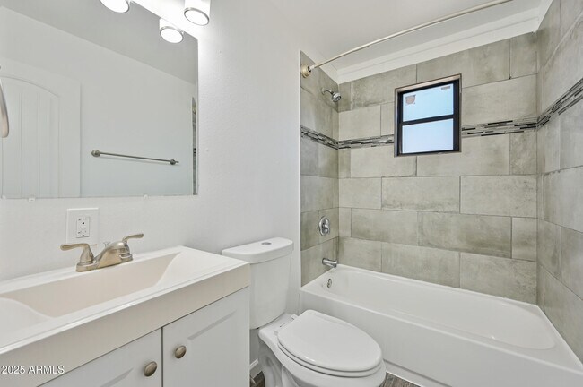 Building Photo - 1744 W Glendale Ave