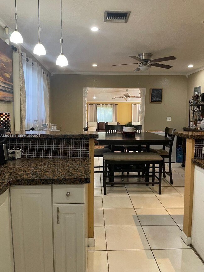 Building Photo - 800 N 70th Ave