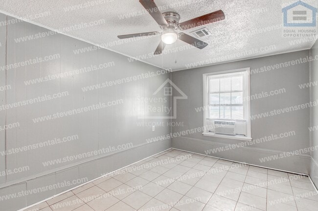 Building Photo - 1806 NW Lincoln Ave
