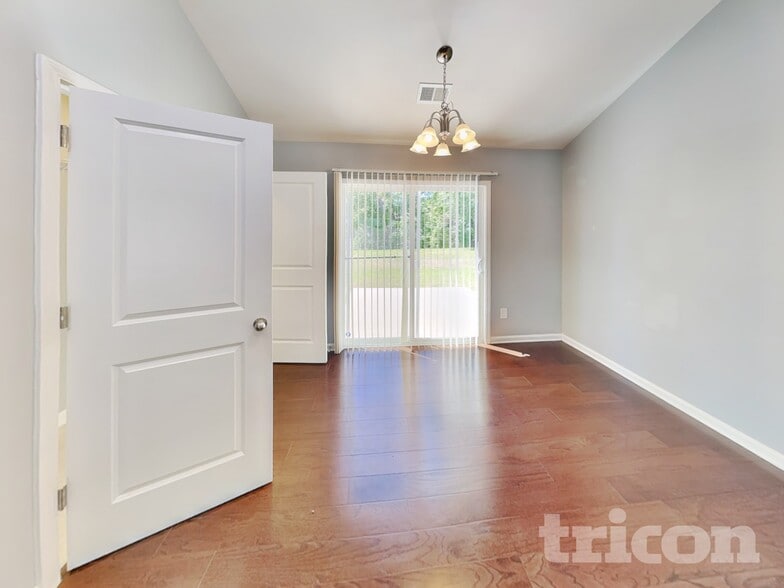 Building Photo - 474 Finch Ln