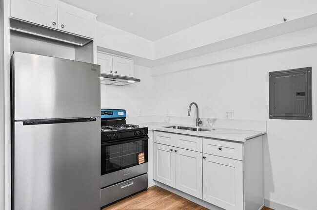 Interior Photo - 1121 Daisy Avenue