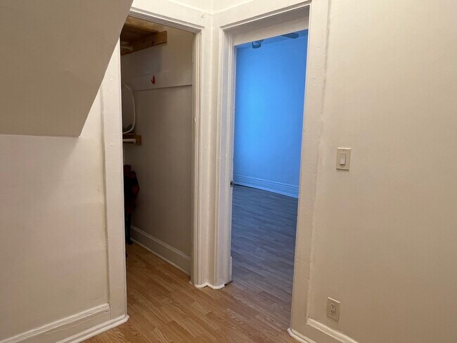 Building Photo - 920 N Wolcott Ave