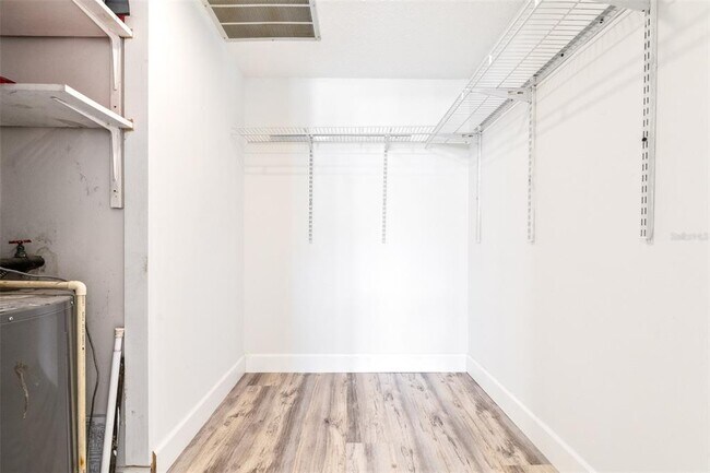 Building Photo - 820 Patricia Ave