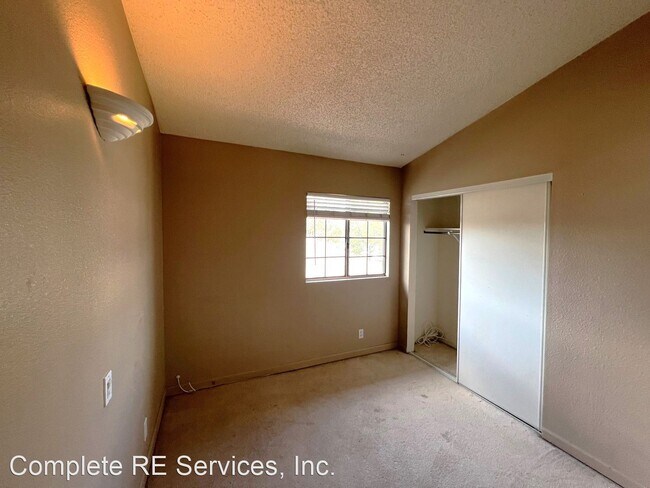 Building Photo - 4 br, 2.5 bath House - 16177 Barbee St