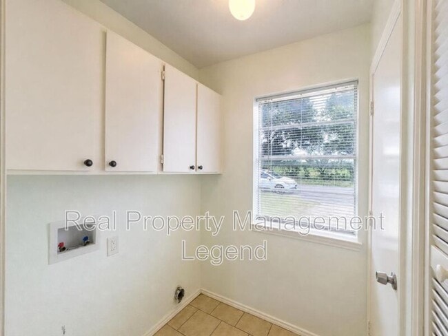 Building Photo - 112 Oak Hill Dr
