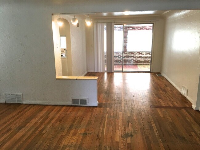 Building Photo - 2156 10th Street Rd