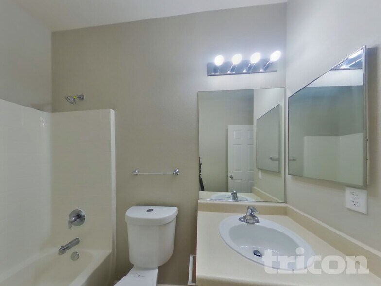 Building Photo - 3613 E Carisbrook Dr