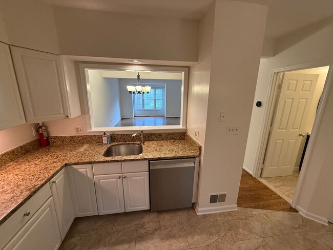 Building Photo - Beautiful 3 bed/3.5 Bath in ideal location!