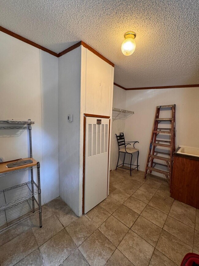 Building Photo - Spacious 3-Bed, 2-Bath Home in Greenville ...