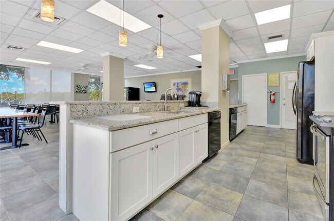 Building Photo - 2121 N Ocean Blvd