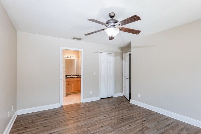 Building Photo - 811 SW 14th Pl