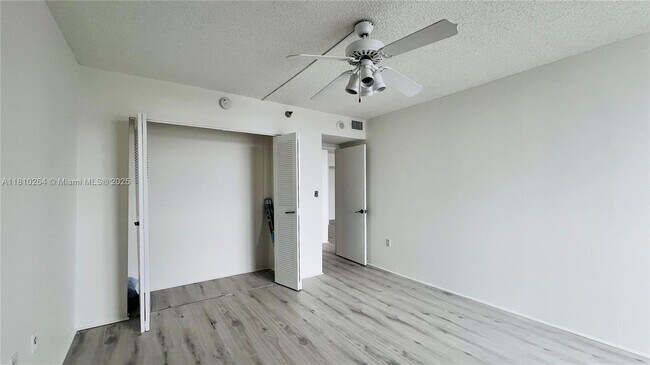 Building Photo - 20515 E Country Club Dr