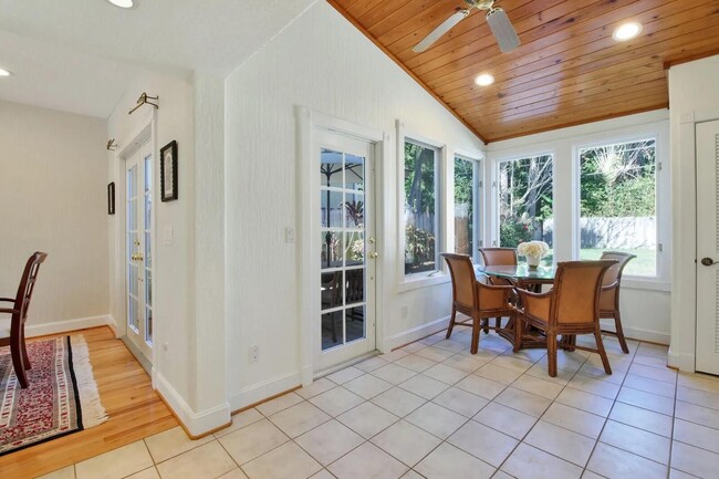 Building Photo - 607 Flamingo Dr