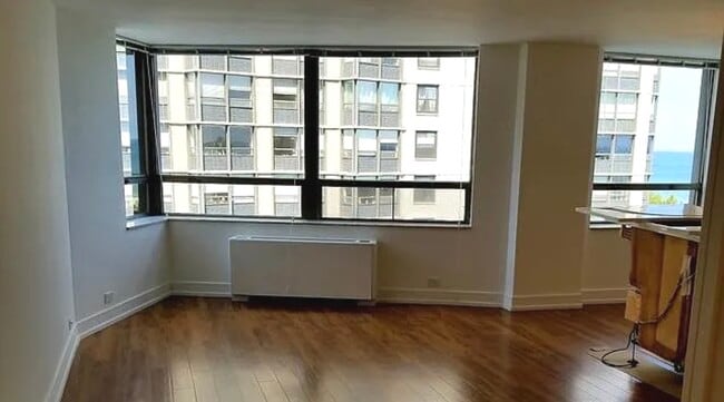 Building Photo - 5701 N Sheridan Rd