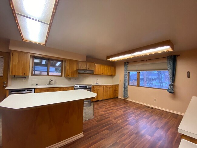 Building Photo - Large 2640 sq. ft. Single Family Home for Rent! - 4 Bedroom, 2 Bathroom Located in Cheney!