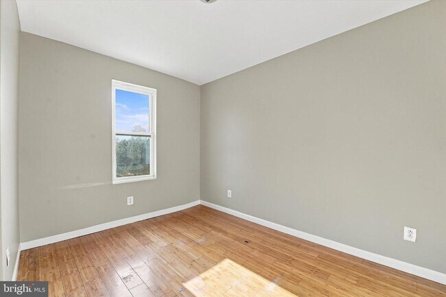 Building Photo - 1551 N Allison St
