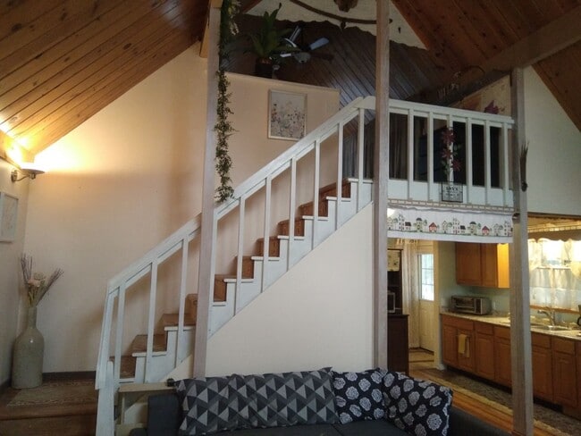 Building Photo - Adorable [furnished] - 2 Bed / 1 Bath A-Frame for Lease