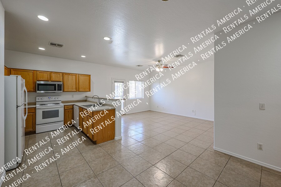Building Photo - 6837 N 81st Dr