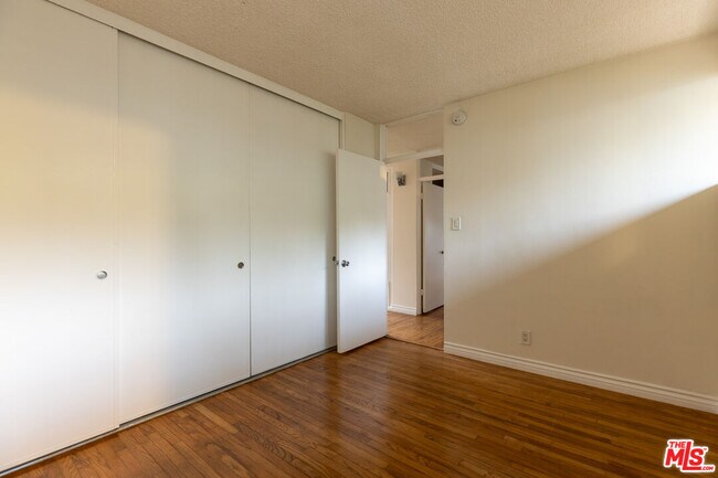 Building Photo - 11131 Rose Ave